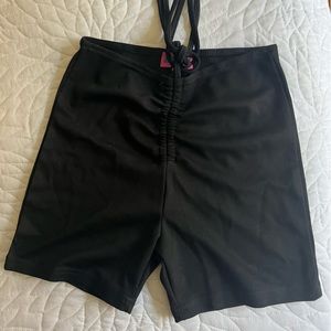 adjusting biker shorts